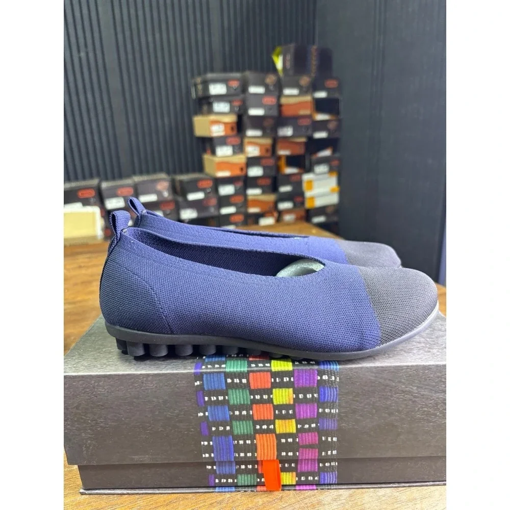 Bernie Mev Shura Navy Black Knit Memory Foam Flats Size 37 US 6.5-7